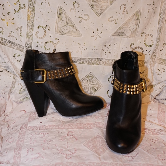 Dolce Vita size 9 booties black ankle boots studs - Picture 1 of 3
